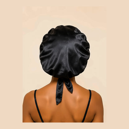 Bonnet de nuit en satin noir vu de dos avec son attache